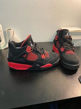 Jordan Retro 4 Red Thunder Youth Size 5.5